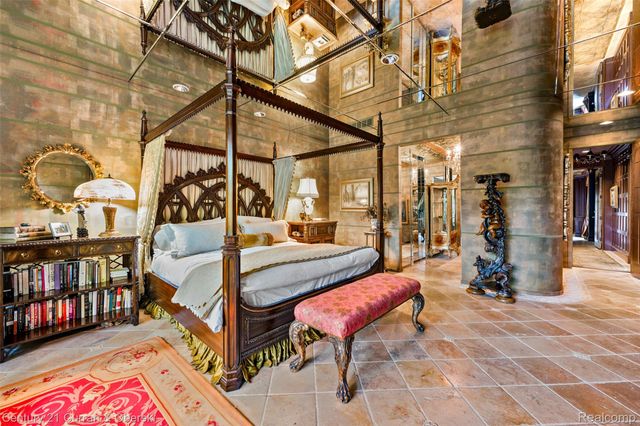 9 West Lane, Dearborn, MI 48124