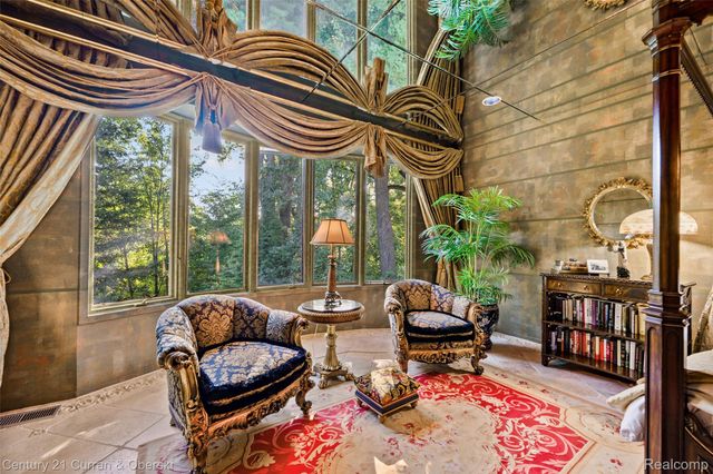 9 West Lane, Dearborn, MI 48124