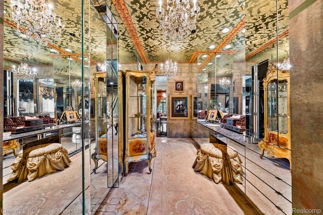 9 West Lane, Dearborn, MI 48124