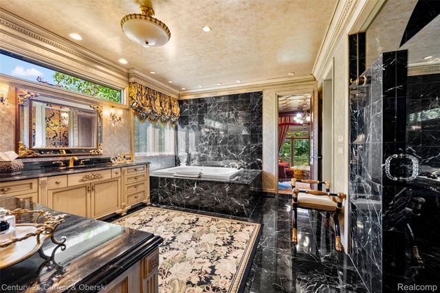 9 West Lane, Dearborn, MI 48124