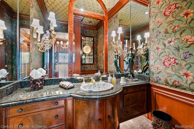 9 West Lane, Dearborn, MI 48124