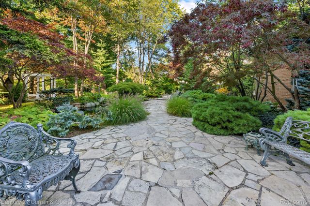 9 West Lane, Dearborn, MI 48124