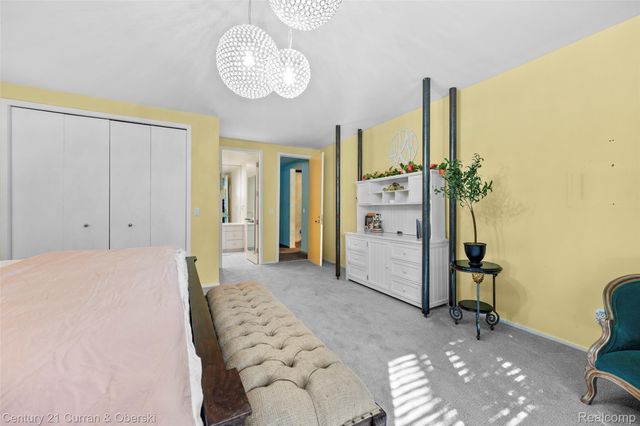 9 West Lane, Dearborn, MI 48124