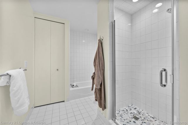 9 West Lane, Dearborn, MI 48124