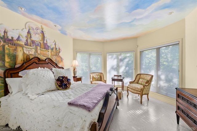 9 West Lane, Dearborn, MI 48124