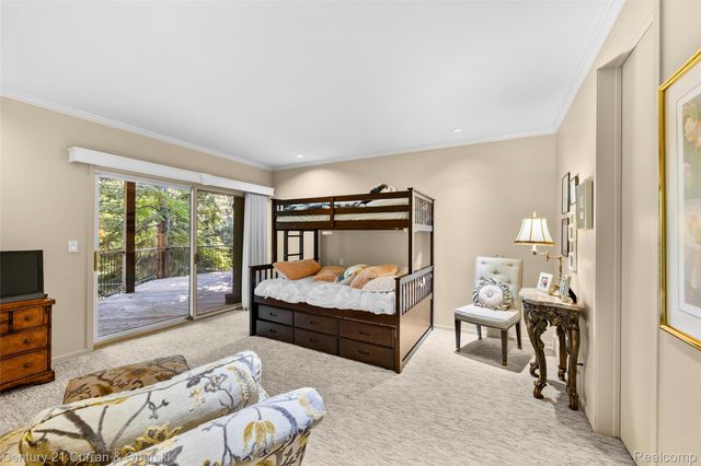 9 West Lane, Dearborn, MI 48124