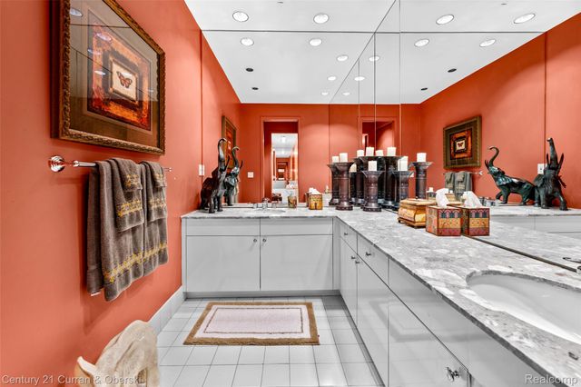 9 West Lane, Dearborn, MI 48124