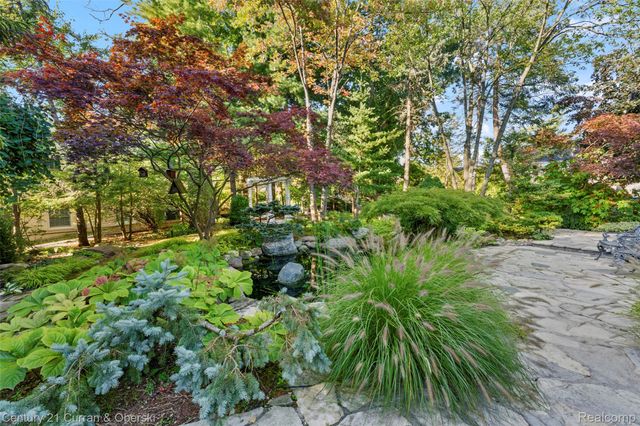 9 West Lane, Dearborn, MI 48124