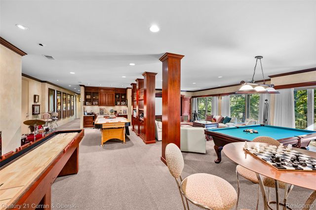 9 West Lane, Dearborn, MI 48124