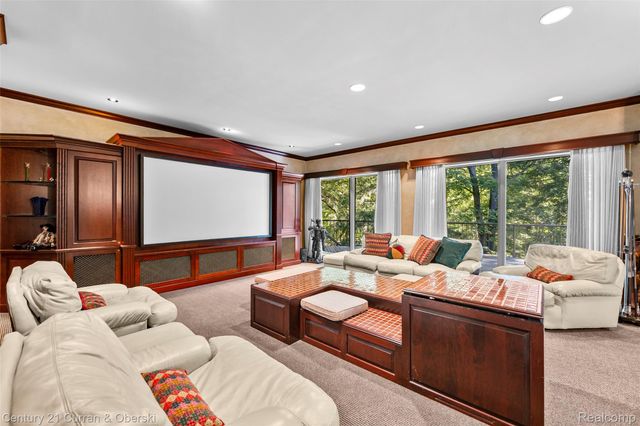 9 West Lane, Dearborn, MI 48124