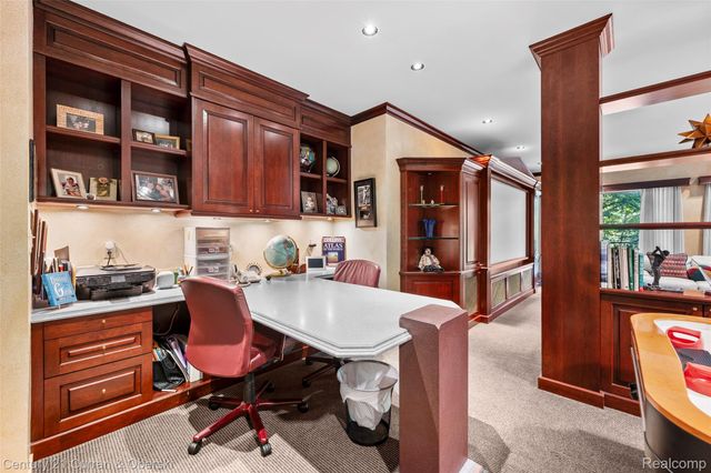 9 West Lane, Dearborn, MI 48124