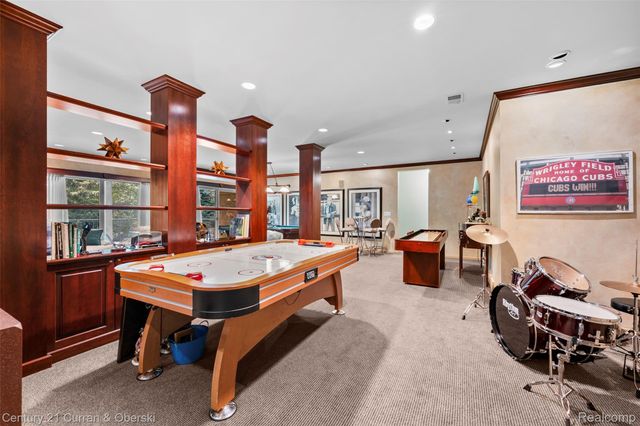 9 West Lane, Dearborn, MI 48124