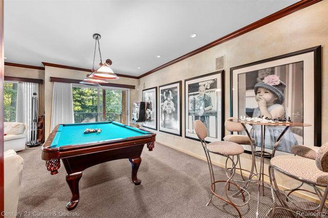 9 West Lane, Dearborn, MI 48124