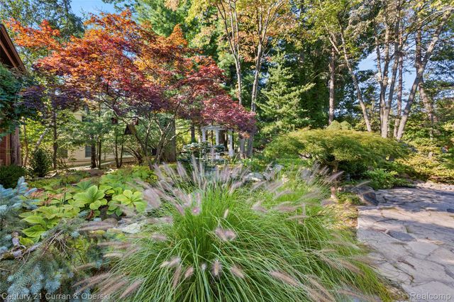 9 West Lane, Dearborn, MI 48124