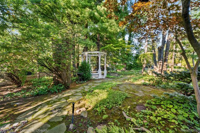 9 West Lane, Dearborn, MI 48124