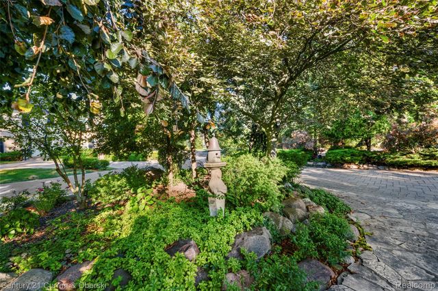 9 West Lane, Dearborn, MI 48124