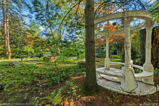 9 West Lane, Dearborn, MI 48124