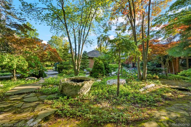 9 West Lane, Dearborn, MI 48124