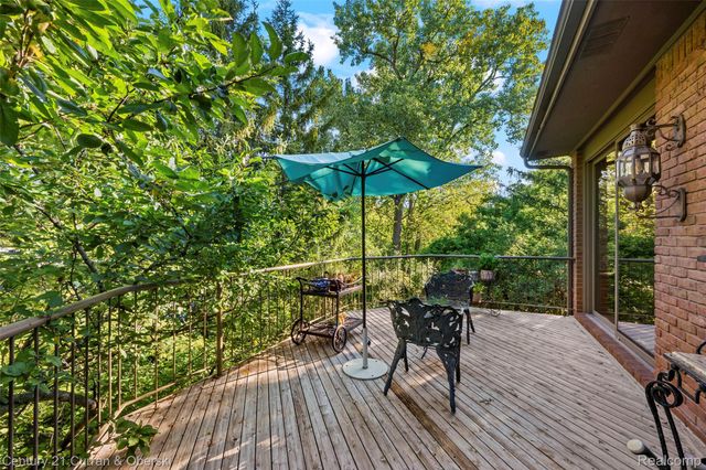 9 West Lane, Dearborn, MI 48124