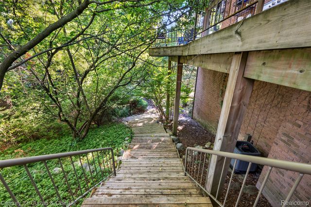 9 West Lane, Dearborn, MI 48124