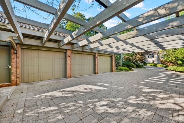 9 West Lane, Dearborn, MI 48124