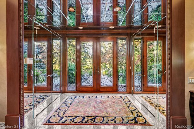 9 West Lane, Dearborn, MI 48124