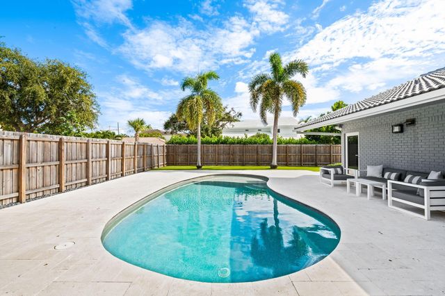 3011 NE 51st Street, Lighthouse Point, FL 33064