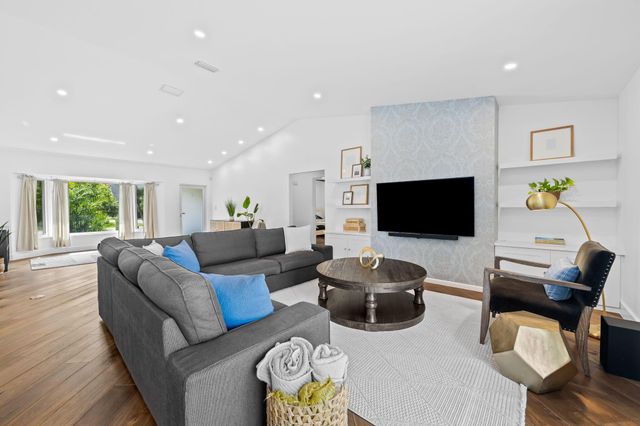 3011 NE 51st Street, Lighthouse Point, FL 33064