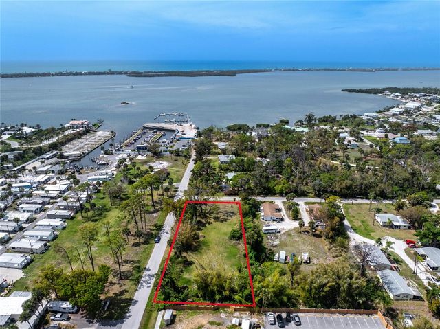 PINEAPPLE STREET, Englewood, FL 34223