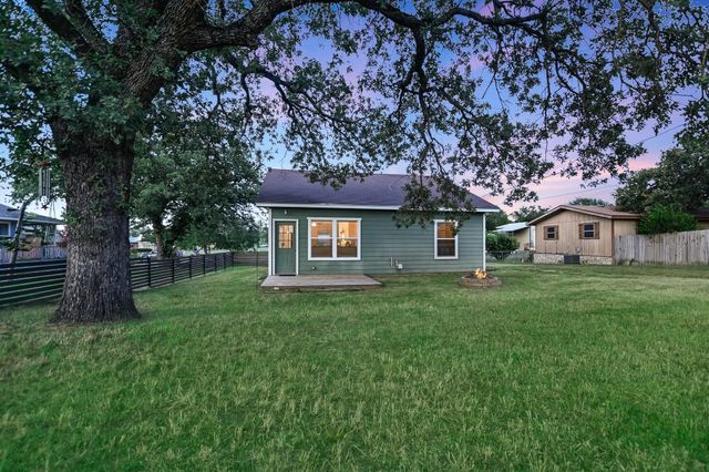 403 Elm DR, Kingsland, TX 78639
