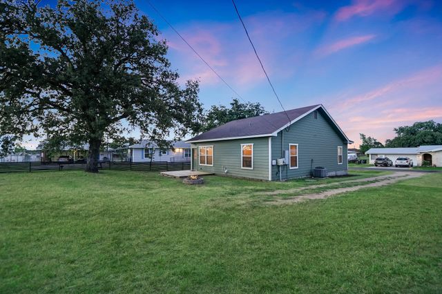 403 Elm DR, Kingsland, TX 78639