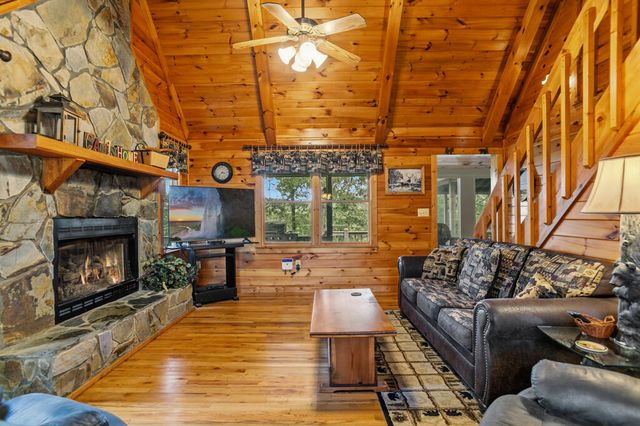 142 Oak Hill Drive, Mineral Bluff, GA 30559