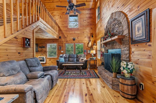 142 Oak Hill Drive, Mineral Bluff, GA 30559