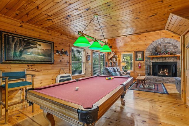 142 Oak Hill Drive, Mineral Bluff, GA 30559