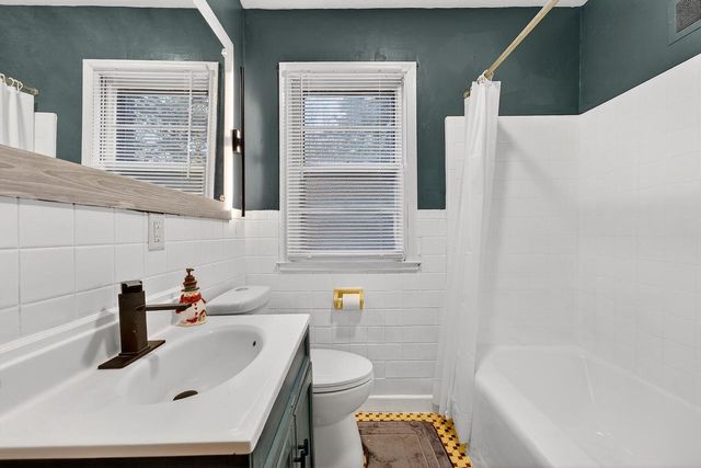 4215 W Florist AVENUE, Milwaukee, WI 53209