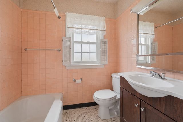 7758 W Hortense Avenue, Chicago, IL 60631