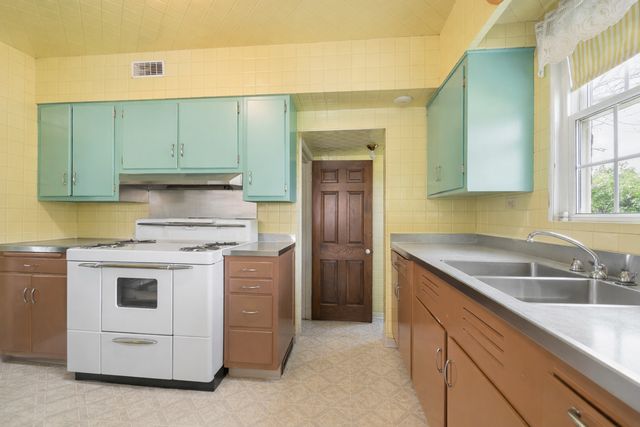 7758 W Hortense Avenue, Chicago, IL 60631