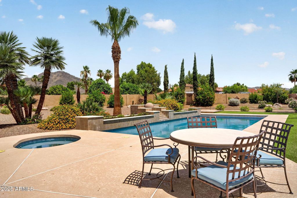 5624 W MISTY WILLOW Lane, Glendale, AZ 85310 — photo 4