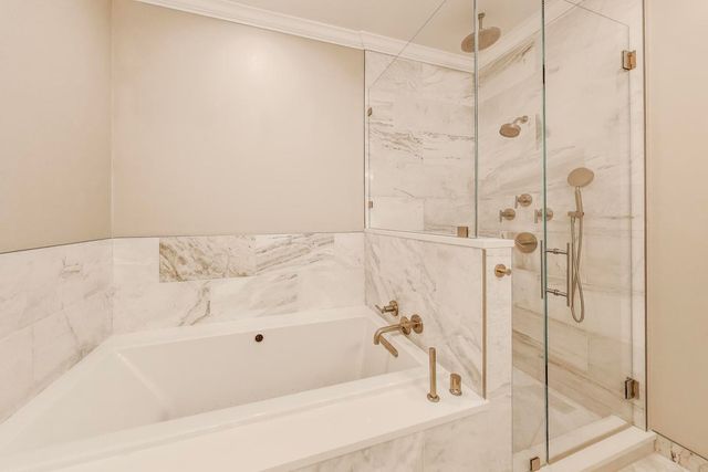 1910 W Addison Street F, Chicago, IL 60613