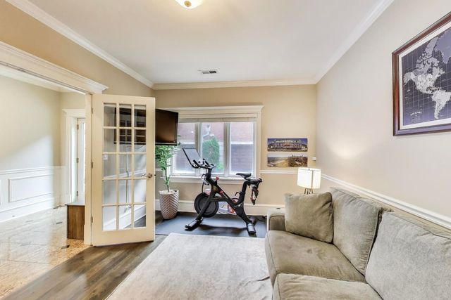 1910 W Addison Street F, Chicago, IL 60613