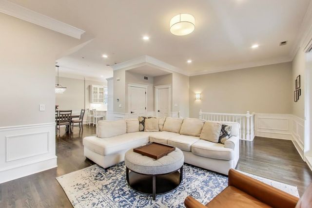 1910 W Addison Street F, Chicago, IL 60613