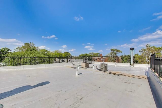 1910 W Addison Street F, Chicago, IL 60613