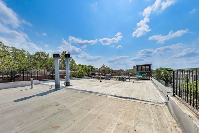 1910 W Addison Street F, Chicago, IL 60613