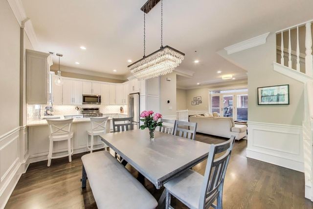 1910 W Addison Street F, Chicago, IL 60613