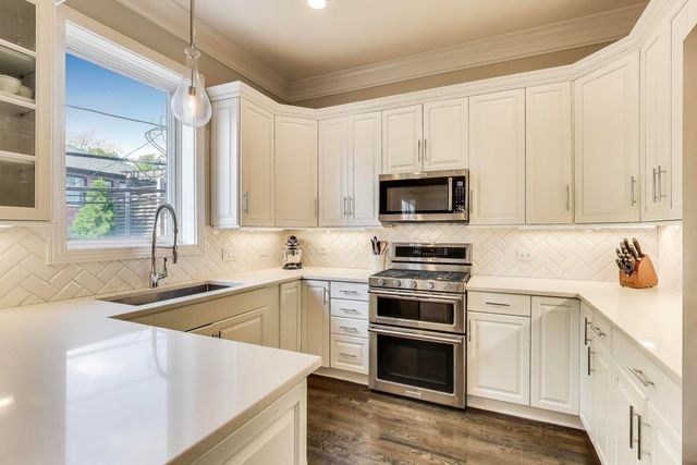 1910 W Addison Street F, Chicago, IL 60613