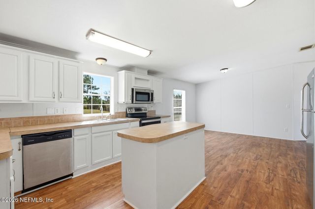 299 CAYENNE Street, Interlachen, FL 32148