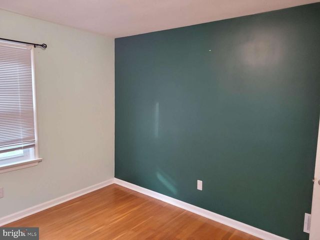 8111 CHAMBERS HILL RD, Harrisburg, PA 17111