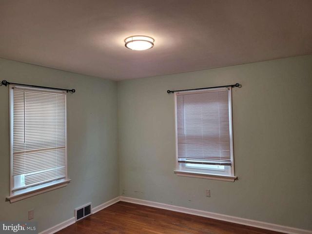 8111 CHAMBERS HILL RD, Harrisburg, PA 17111