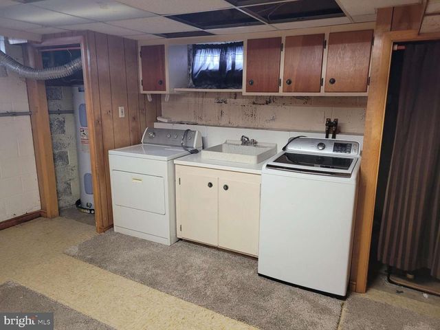 8111 CHAMBERS HILL RD, Harrisburg, PA 17111