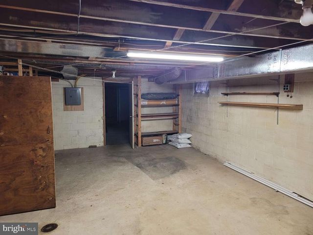 8111 CHAMBERS HILL RD, Harrisburg, PA 17111